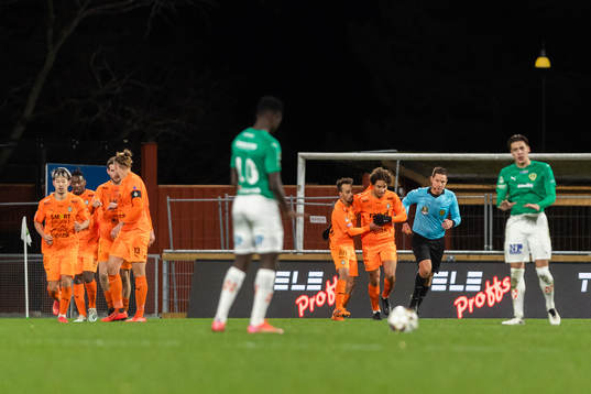 AFC Eskilstunas Robin Tihi jublar efter 1-2