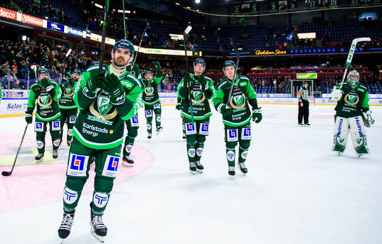 Färjestads Martin Johansson jublar ,med lagkamrater