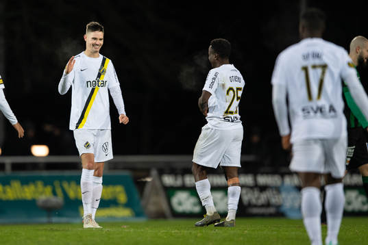 s Mikael Lustig jublar