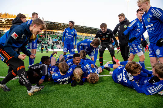 Sundsvalls spelare jublar och firar segern