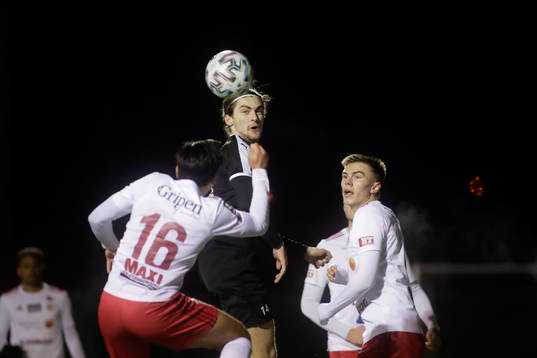 Assyriska Adi Tahirovic och Hudiksvall Oscar Wallin