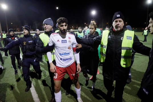 Hudiksvall Cihan Sener förs av plan