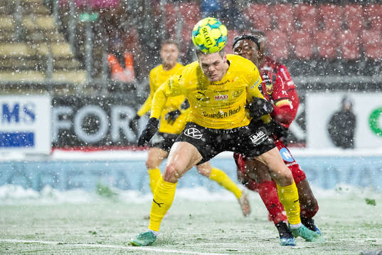 Mjällbys Jacob Bergström och Östersunds Samuel Mensiro