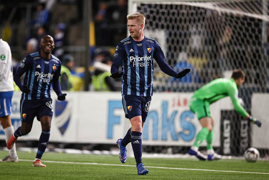 Djurgårdens Kalle Holmberg jublar efter mål 0-1
