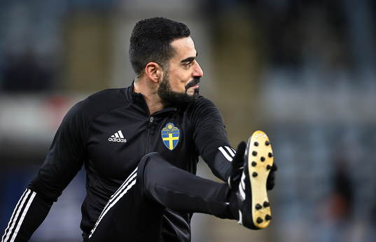 Domare Mohammed Al-Hakim värmer upp