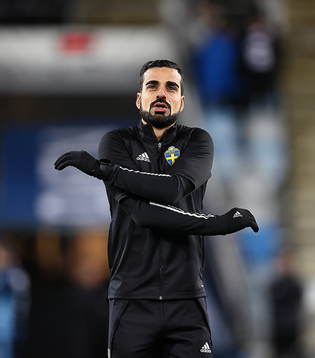 Domare Mohammed Al-Hakim värmer upp