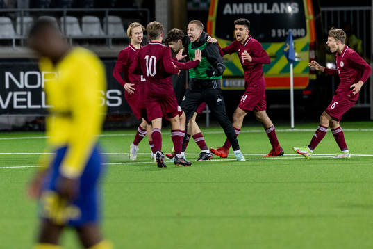 Lettlands spelare jublar efter kvittering