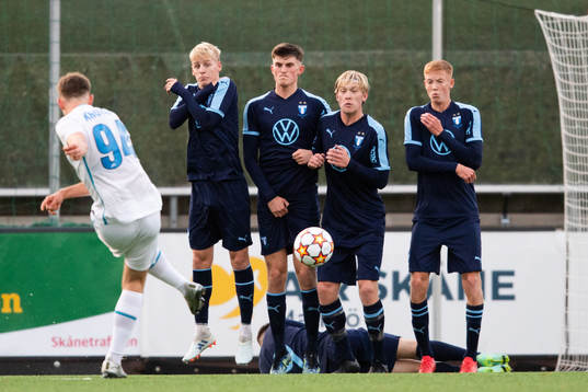 Danila Khotulev of Zenit with a free kick against Emil
