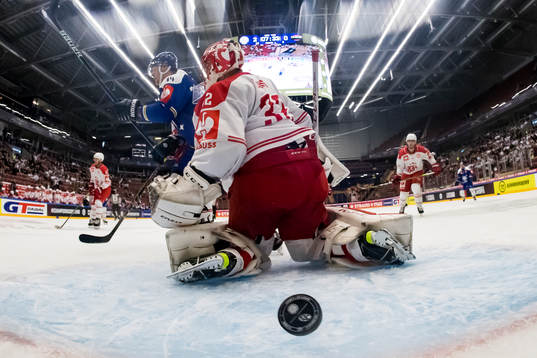 Leksands Carter Ashton and Klagenfurts goaltender Sebastian