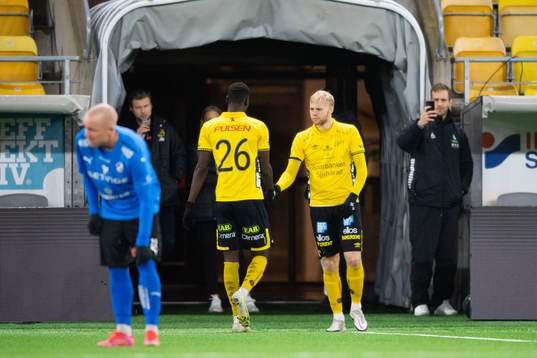 Elfsborgs Marokhy Ndione byts ut och in kommer Sveinn Aron