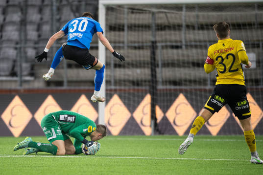 Elfsborgs målvakt Hakon Rafn Valdimarsson och Halmstads