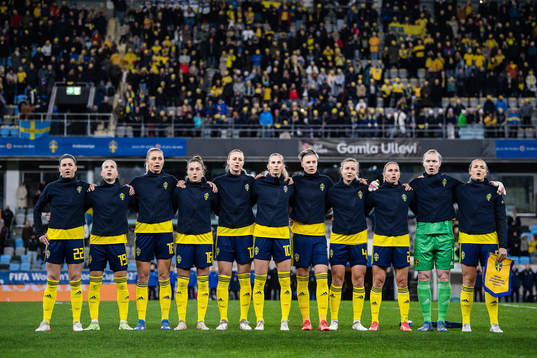 The starting eleven of of Sweden line up