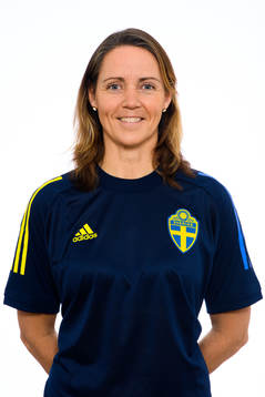Förbundskapten Lovisa Delby i F16-landslaget poserar för porträtt den 26 november 2021 i Stockholm. 