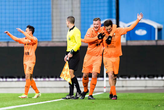 AFC Eskilstunas Ashley Mark Coffey (h) gör 1-0 och gratuleras av Alexander Ahl Holmström