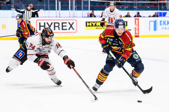 Örebros Nick Ebert och Djurgårdens Sebastian Strandberg