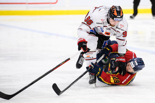 Örebros Robin Kovacs och Djurgårdens Sebastian Strandberg