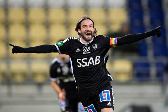 Brages Robbin Sellin jublar efter 0-1
