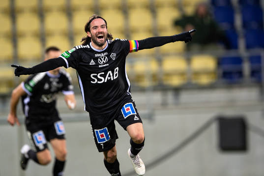 Brages Robbin Sellin jublar efter 0-1
