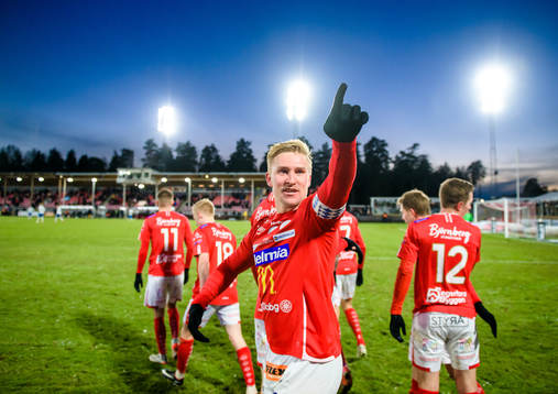 Degerfors Oliver Ekroth jublar