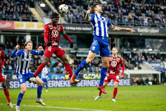 Östersunds Samuel Mensiro och IFK Göteborgs Mattias