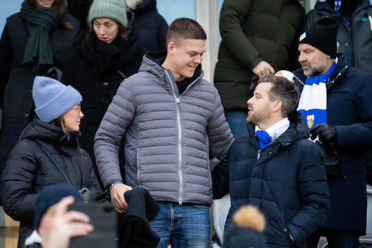 Tidigare IFK Göteborg spelaren Emil Holm och IFK Göteborgs sportchef Pontus Farnerud innan fotbollsmatchen i Allsvenskan mellan IFK Göteborg och Östersund den 28 november 2021 i Göteborg. 