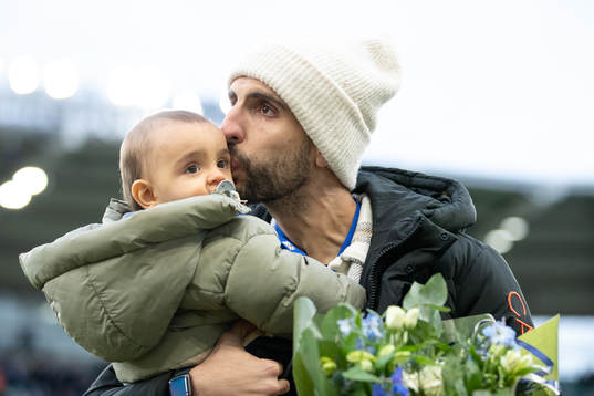 IFK Göteborgs målvakt Giannis Anestis tackas