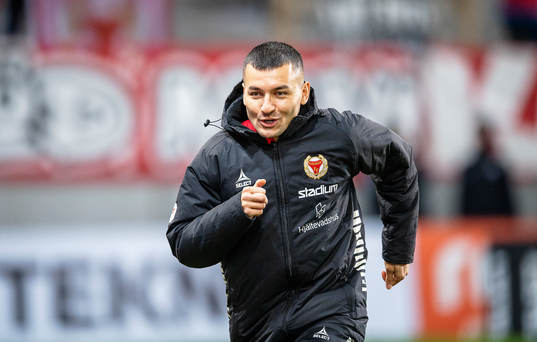 Kalmars Emin Nouri värmningen