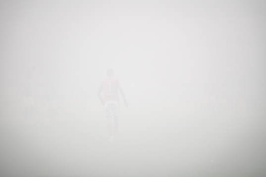 Kalmars Piotr Johansson i rök från bengaler