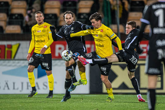 Örebros Deniz Hümmet och Mjällbys Jesper Gustavsson