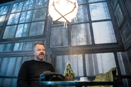 Den f.d. ishockeyspelaren Thomas Andersson blir intervjuad