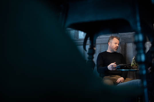 Den f.d. ishockeyspelaren Thomas Andersson blir intervjuad