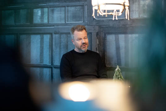 Den f.d. ishockeyspelaren Thomas Andersson blir intervjuad