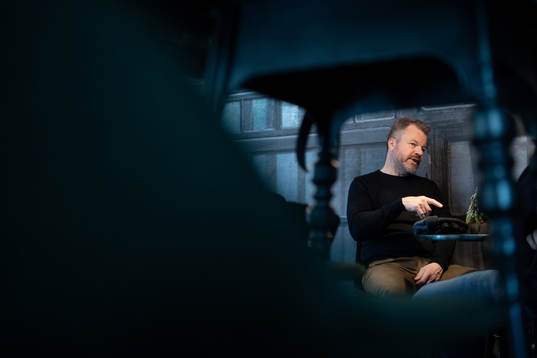 Den f.d. ishockeyspelaren Thomas Andersson blir intervjuad