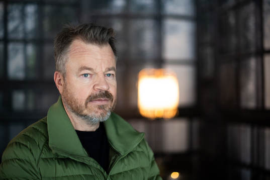 Den f.d. ishockeyspelaren Thomas Andersson blir intervjuad