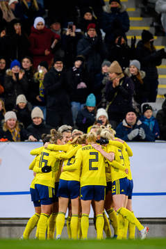 Players of Sweden celebrate the 1-0 goal by Lina Hurtig