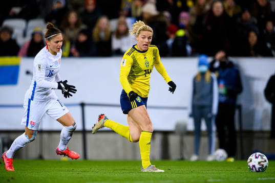 Diana Bartovicova of Slovakia and Mimmi Larsson of Sweden
