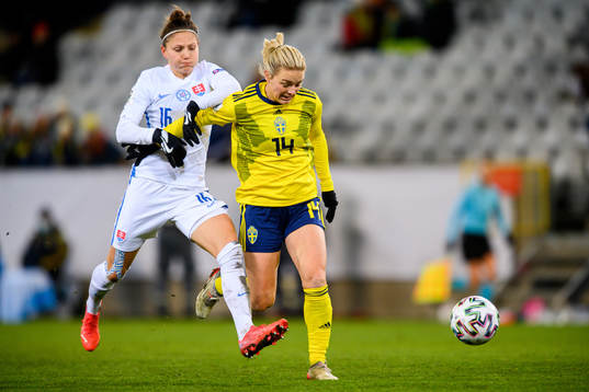 Diana Bartovicova of Slovakia and Mimmi Larsson of Sweden