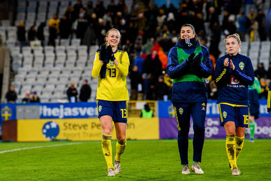 Amanda Ilestedt, goalkeeper Zecira Musovic and Filippa Angeldahl of Sweden celebrate