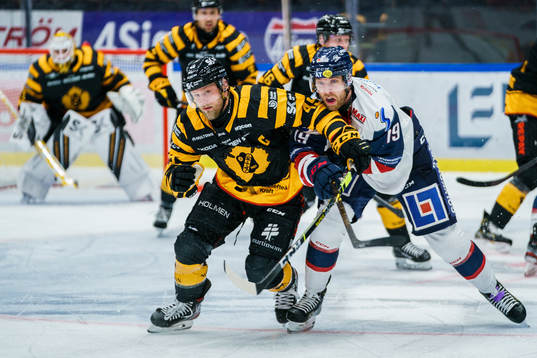 Skellefteås Oscar Möller och Linköpings Patrick Russel