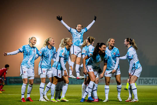 Anja Sønstevold of Norway celebrates with teammates Karina