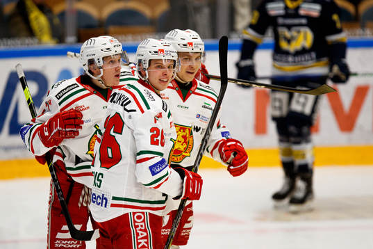 Moras Isac Heens och Filip Björkman jublar