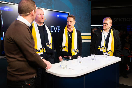 HV71s David Petrasek, Pasi Puistola och Jukka Voutilainen i