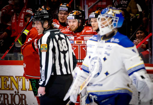 Örebros Robin Kovacs jublar