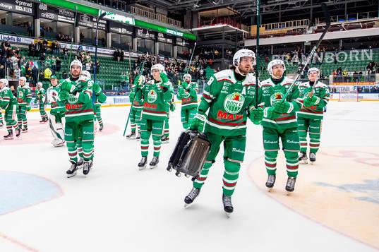 Rögles Eric Gelinas och Dennis Everberg  jublar