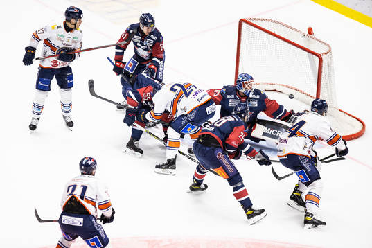 Växjös Peter Andersson gör 0-1 bakom Linköpings