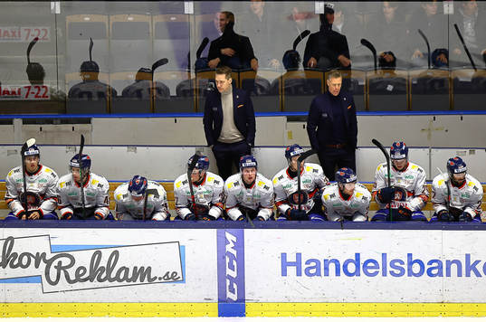 Växjös bås med tränare Sam Hallam