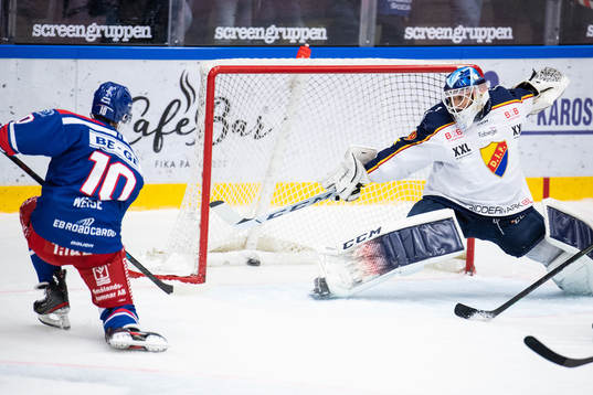 Oskarshamns Dale Weise gör 3-2 bakom Djurgårdens målvakt