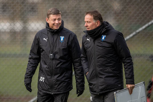 Tränare Jon Dahl Tomasson och assisterande tränare Remy Reijnierse