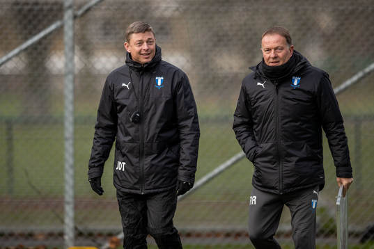 Tränare Jon Dahl Tomasson och assisterande tränare Remy Reijnierse