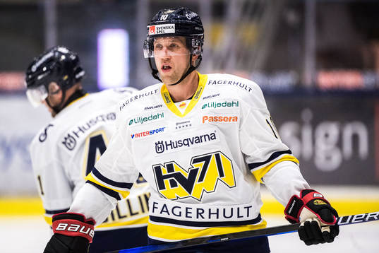 s Martin Thörnberg innan ishockeymatchen i